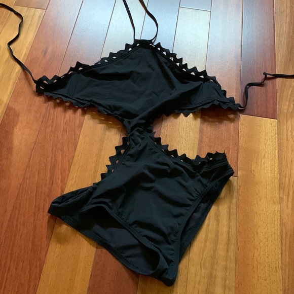 Ladies Vince Camuto swimsuit NWOT size small black - Picture 1 of 4